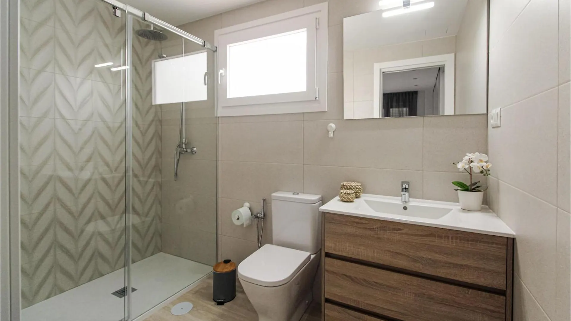 3 Bedroom Nice Apartment In Бенахарафе
