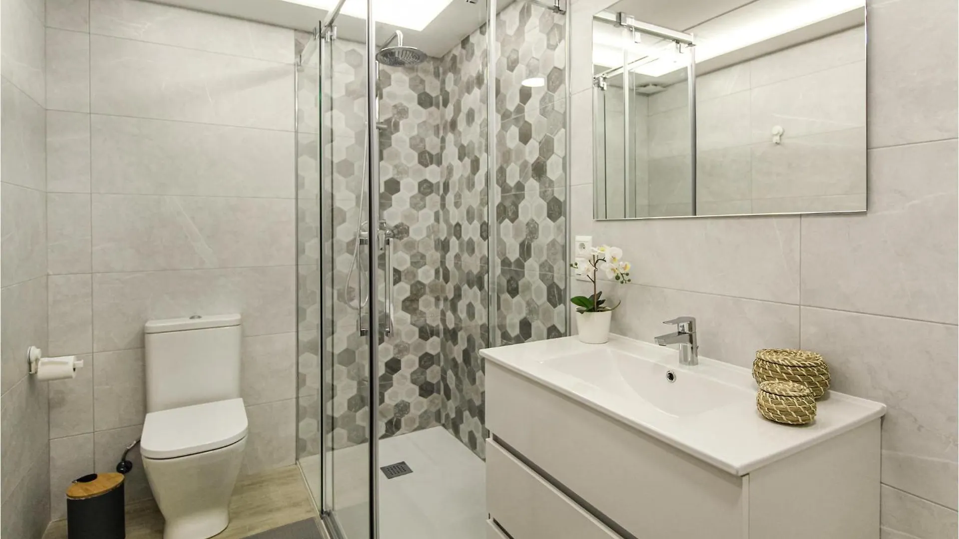 3 Bedroom Nice Apartment In Benajarafe